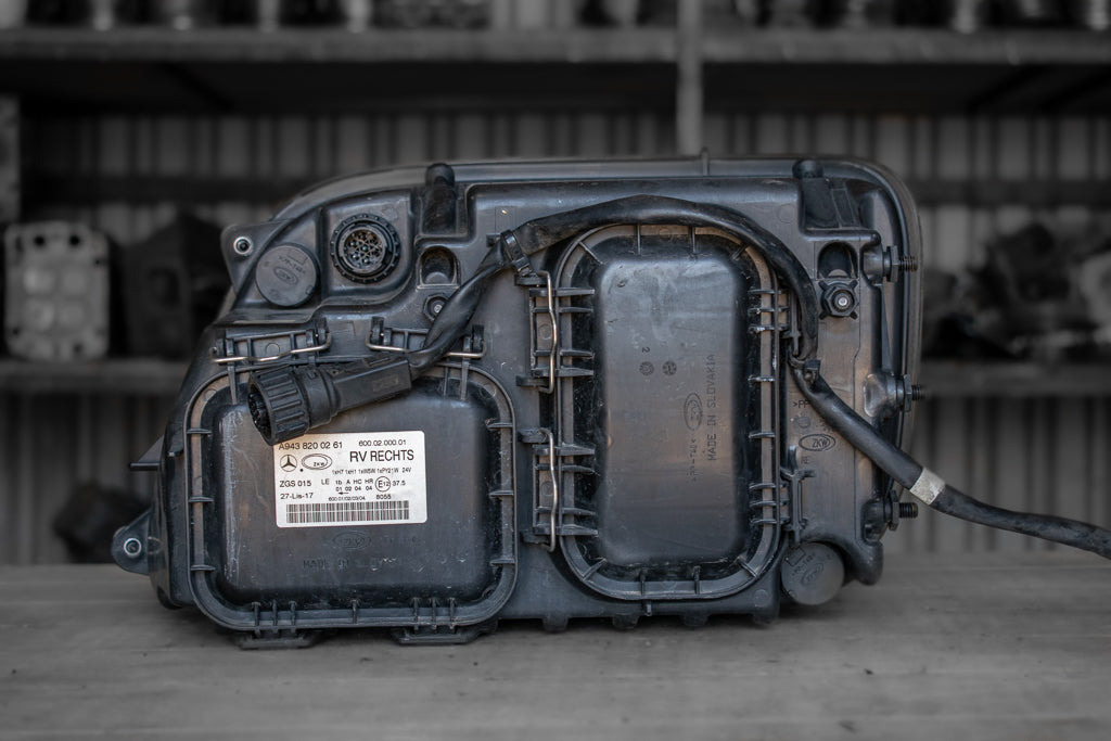 MERCEDES-BENZ FRONT LIGHT ACTROS MP II - PASSENGER - Lights/ Lighting for Truck: picture 1 MERCEDES-BENZ FRONT LIGHT ACTROS MP II - PASSENGER - Lights/ Lighting for Truck: picture 1