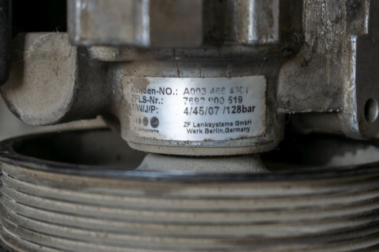 MERCEDES-BENZ SPRINTER (903) 313 CDI HYDRAULIC POWER STEERING PUMP - Steering pump for Truck: picture 3 MERCEDES-BENZ SPRINTER (903) 313 CDI HYDRAULIC POWER STEERING PUMP - Steering pump for Truck: picture 3