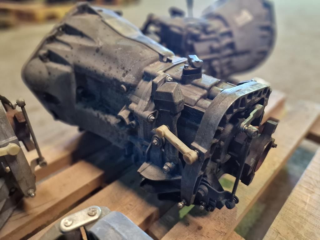 MERCEDES-BENZ SPRINTER 906 - X 002 800204 - Gearbox for Truck: picture 4 MERCEDES-BENZ SPRINTER 906 - X 002 800204 - Gearbox for Truck: picture 4