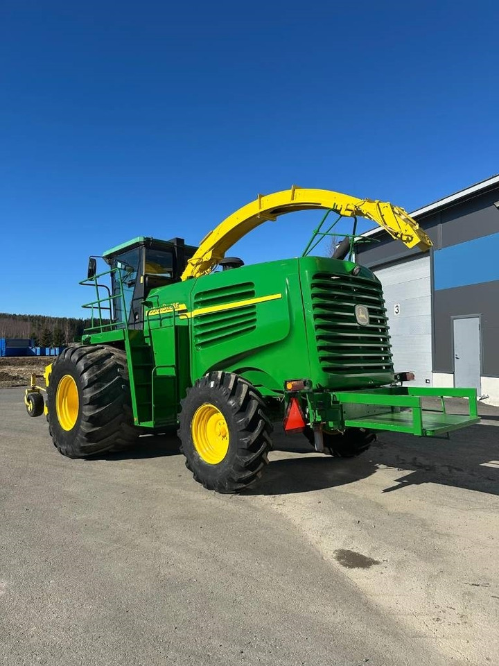 John Deere 7200 - Forage harvester: picture 3 John Deere 7200 - Forage harvester: picture 3