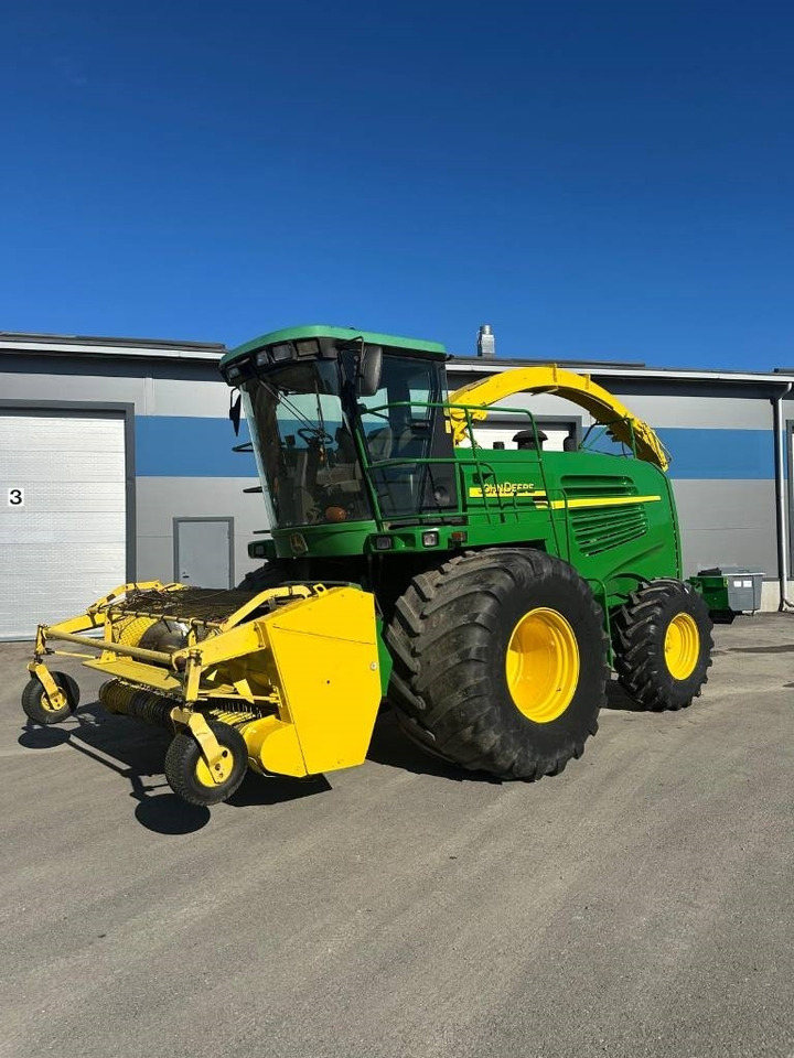 John Deere 7200 - Forage harvester: picture 1 John Deere 7200 - Forage harvester: picture 1