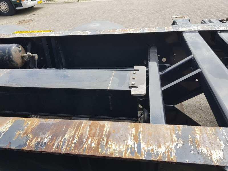 Container transporter/ Swap body semi-trailer Renders 3DFCST multi chassis SAF Schijfremmen: picture 20