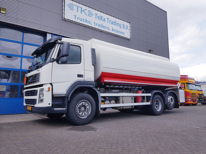 Volvo FM 9.340 Fuel 21.400 Liter 3 Comp Euro 3 - Tank truck: picture 1 Volvo FM 9.340 Fuel 21.400 Liter 3 Comp Euro 3 - Tank truck: picture 1