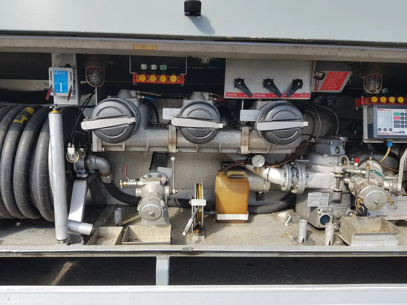 Leasing of Volvo FM 9.340 Petrol, Diesel 17000 Ltr. 3 Compartementen Volvo FM 9.340 Petrol, Diesel 17000 Ltr. 3 Compartementen: picture 10 Leasing of Volvo FM 9.340 Petrol, Diesel 17000 Ltr. 3 Compartementen Volvo FM 9.340 Petrol, Diesel 17000 Ltr. 3 Compartementen: picture 10