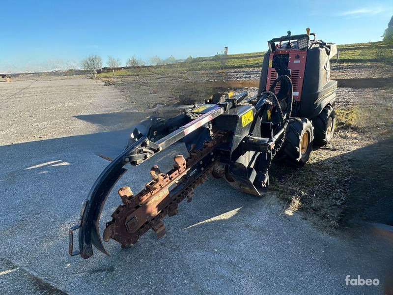Ditch Witch R300 - Trencher: picture 1 Ditch Witch R300 - Trencher: picture 1