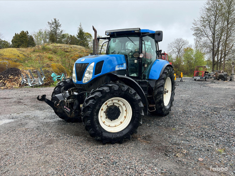 New Holland T7040 - Farm tractor: picture 1 New Holland T7040 - Farm tractor: picture 1