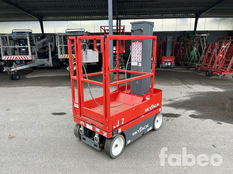 Skyjack SJ12 - Scissor lift: picture 1 Skyjack SJ12 - Scissor lift: picture 1