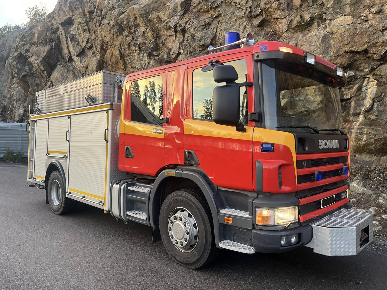 SCANIA P94GB 4x2 NZ310 - Fire engine - RESERVERAD !! - Fire truck: picture 4 SCANIA P94GB 4x2 NZ310 - Fire engine - RESERVERAD !! - Fire truck: picture 4