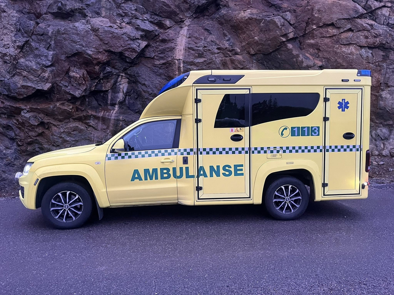 VOLKSWAGEN Amarok XL 4motion - AMBULANCE /Krankenwagen - Ambulance: picture 3 VOLKSWAGEN Amarok XL 4motion - AMBULANCE /Krankenwagen - Ambulance: picture 3
