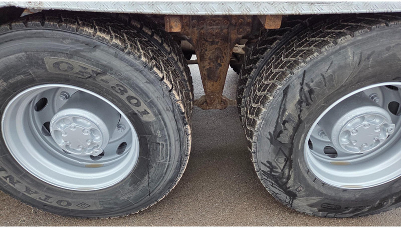 Hook lift truck Volvo FH500 6X4: picture 11