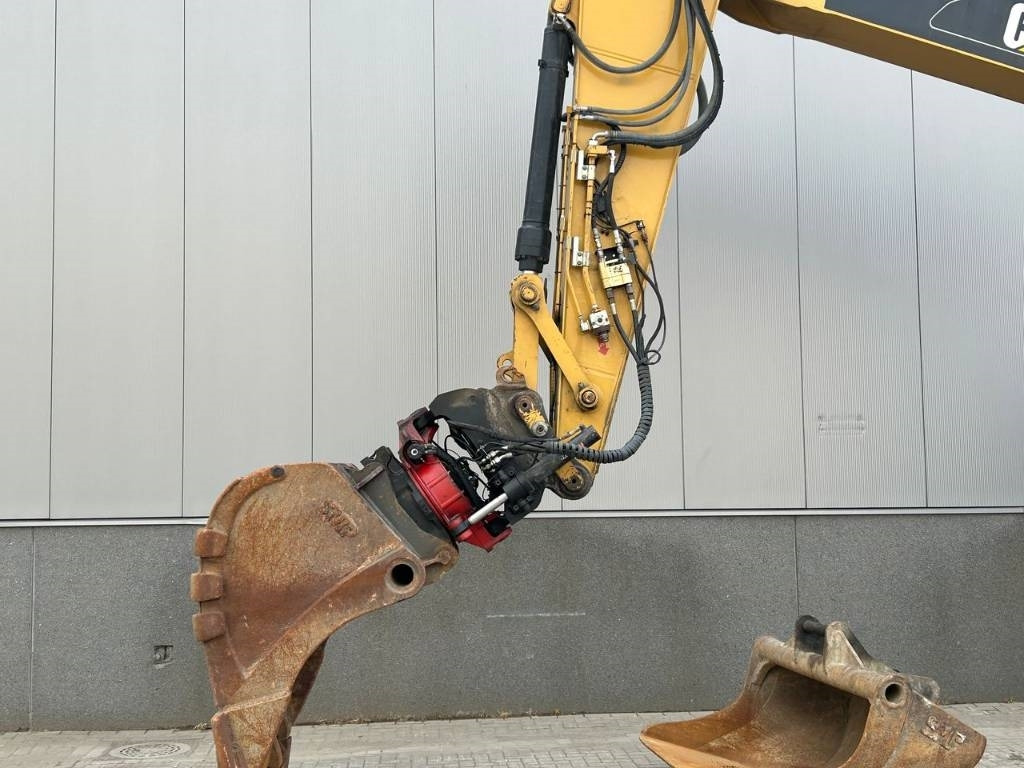 Crawler excavator CAT 330F L (Roto|GPS|2 buckets): picture 6