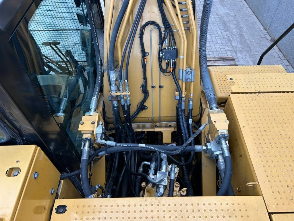 Crawler excavator CAT 330F L (Roto|GPS|2 buckets): picture 16