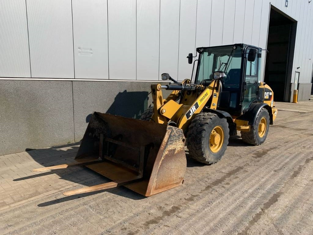 CAT 906  - Wheel loader: picture 2 CAT 906  - Wheel loader: picture 2