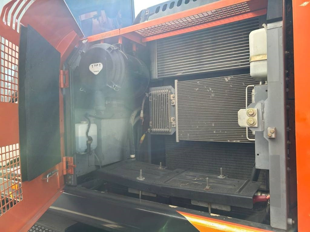 Wheel excavator Hitachi ZX 140 W-5B: picture 31