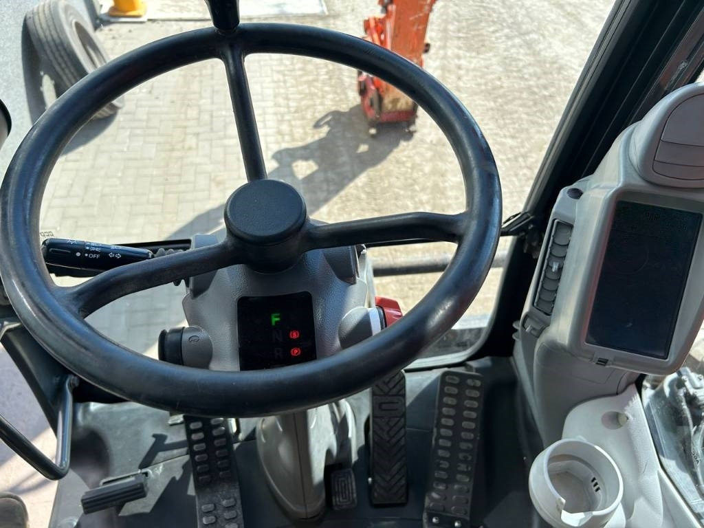 Wheel excavator Hitachi ZX 140 W-5B: picture 16