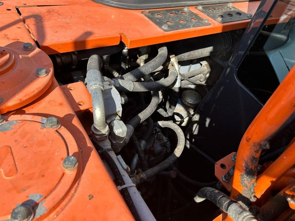 Wheel excavator Hitachi ZX 140 W-5B: picture 26