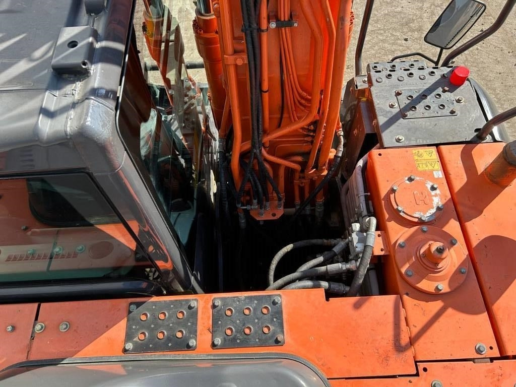 Wheel excavator Hitachi ZX 140 W-5B: picture 32