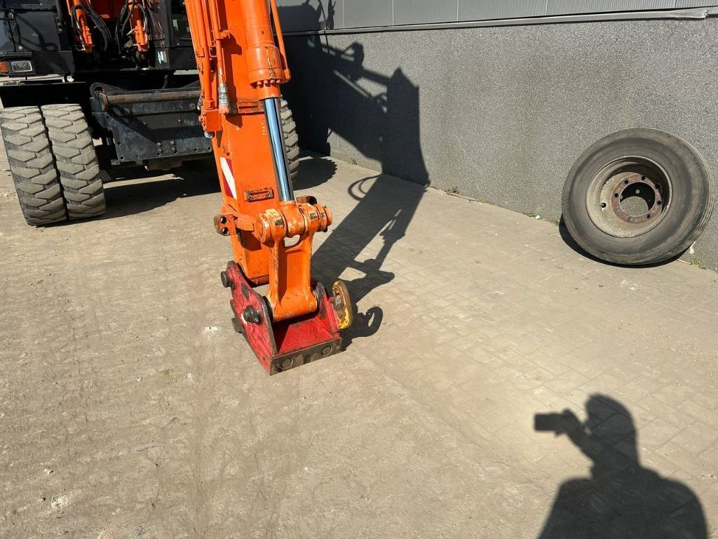Wheel excavator Hitachi ZX 140 W-5B: picture 20