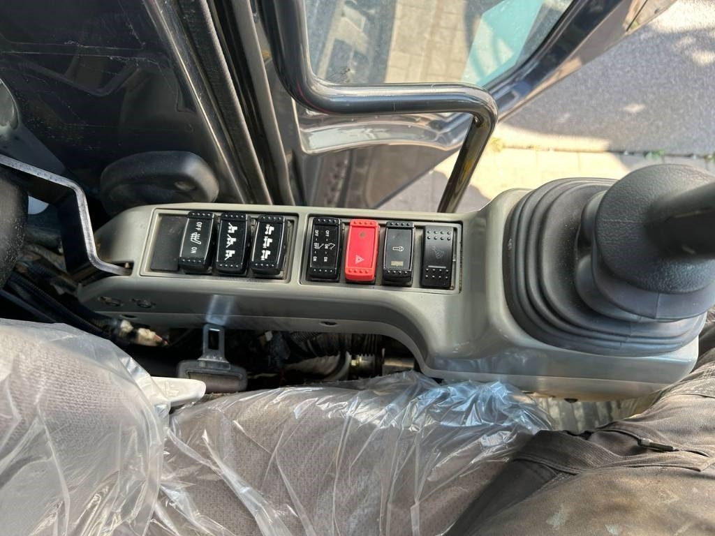Wheel excavator Hitachi ZX 140 W-5B: picture 15