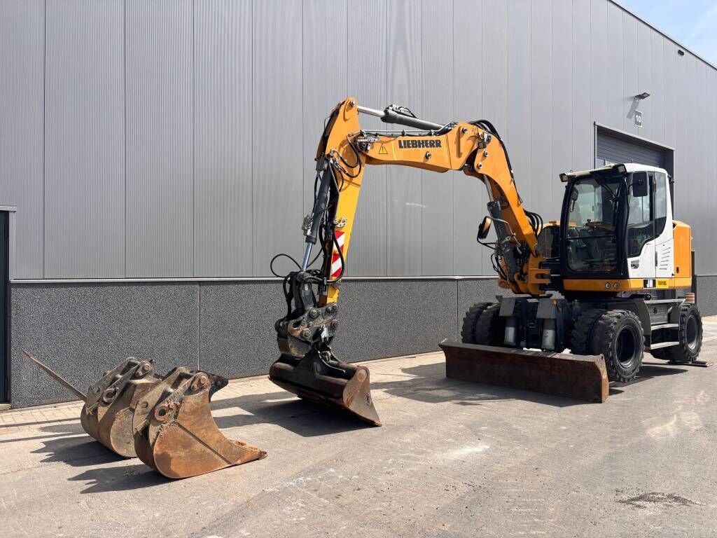 Liebherr A 912 Compact (3 Buckets + Forks) - Wheel excavator: picture 2 Liebherr A 912 Compact (3 Buckets + Forks) - Wheel excavator: picture 2