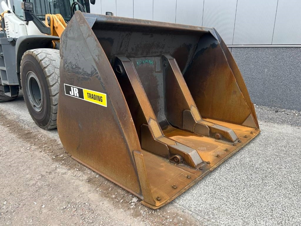 Leasing of Liebherr L 550 (Comes with High-tip - Mit Hochkipper)  Liebherr L 550 (Comes with High-tip - Mit Hochkipper): picture 12