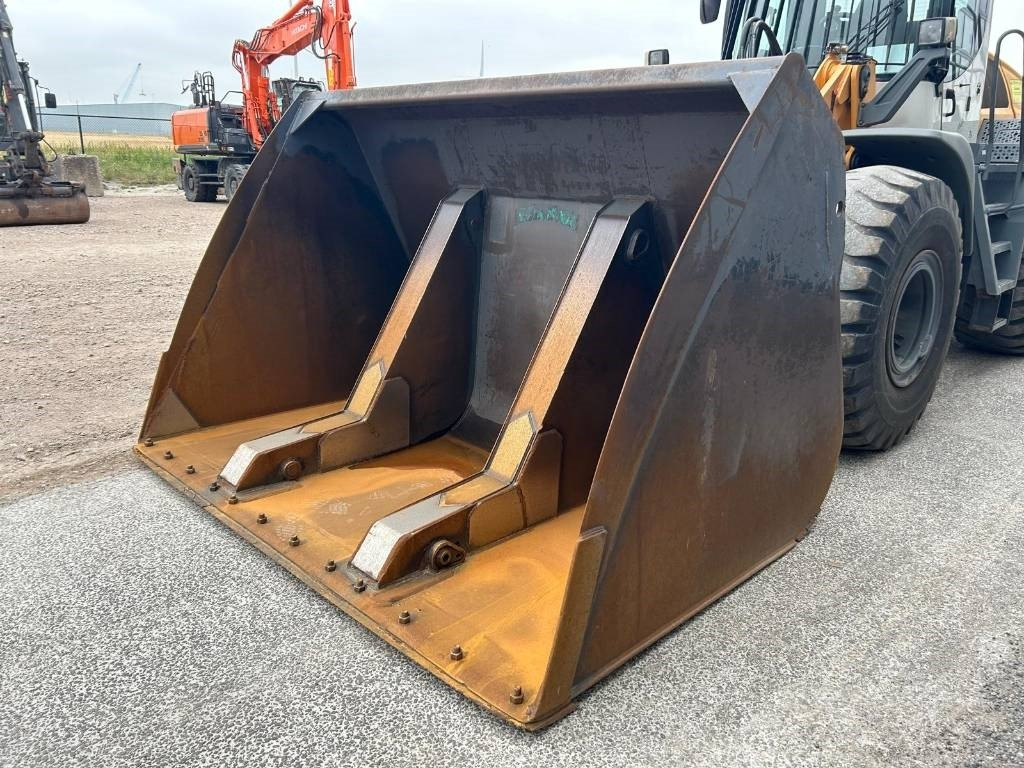 Leasing of Liebherr L 550 (Comes with High-tip - Mit Hochkipper)  Liebherr L 550 (Comes with High-tip - Mit Hochkipper): picture 11