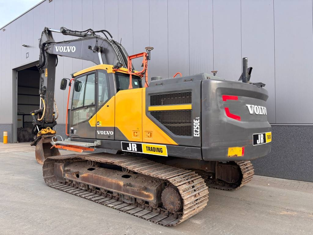 Volvo EC 250 EL (Leica gps + Engcon Roto) - Crawler excavator: picture 3 Volvo EC 250 EL (Leica gps + Engcon Roto) - Crawler excavator: picture 3