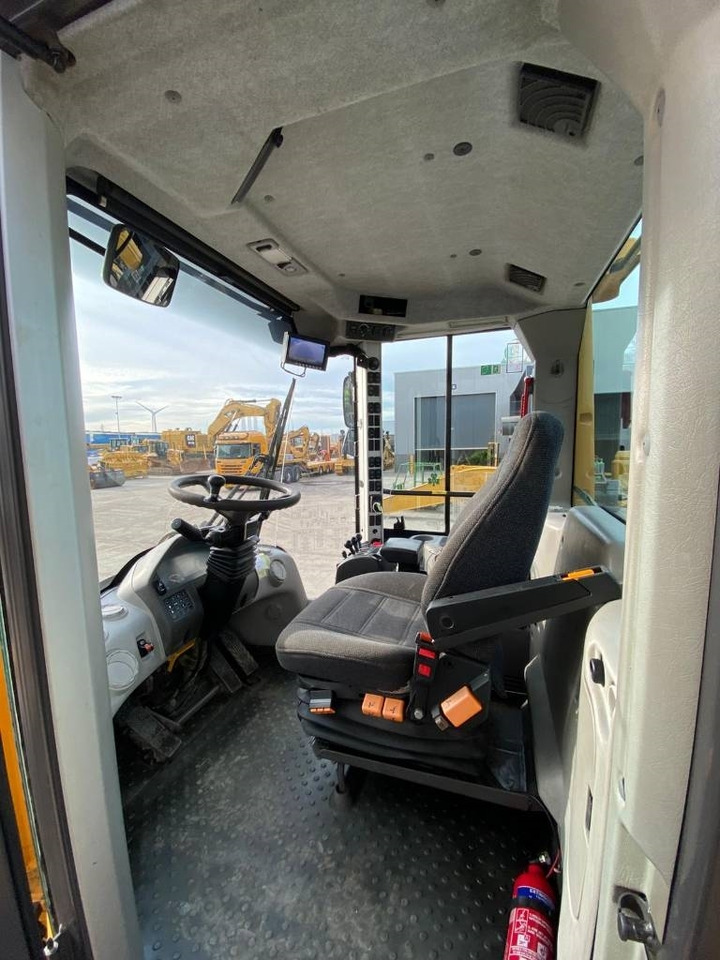 Wheel loader Volvo L 90 G: picture 12