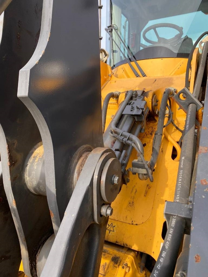 Wheel loader Volvo L 90 G: picture 25