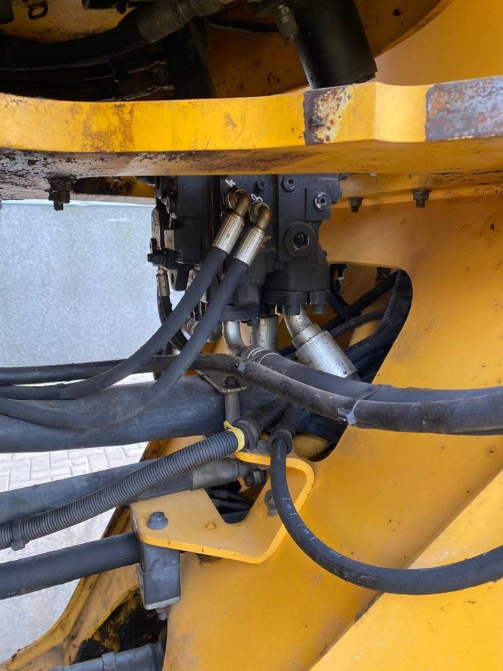 Wheel loader Volvo L 90 G: picture 31