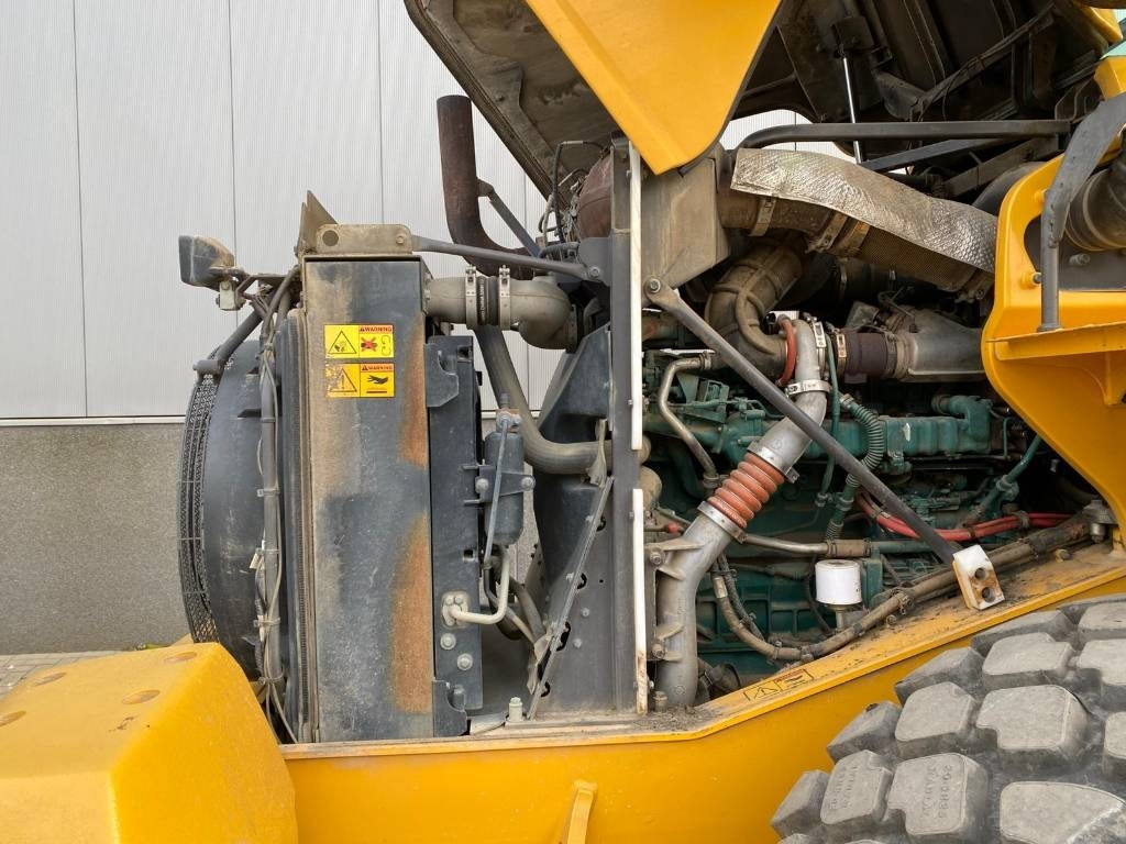 Wheel loader Volvo L 90 G: picture 19