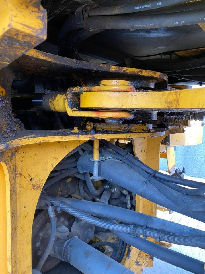 Wheel loader Volvo L 90 G: picture 32