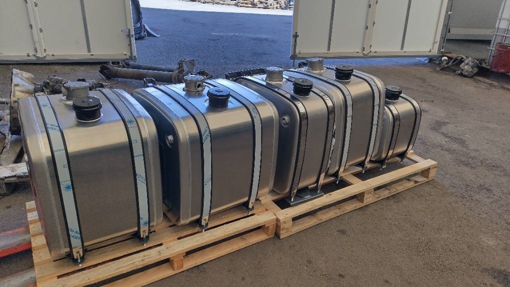 Osahyd Uusia hydrauliöljysäiliöitä - Hydraulics for Truck: picture 1 Osahyd Uusia hydrauliöljysäiliöitä - Hydraulics for Truck: picture 1