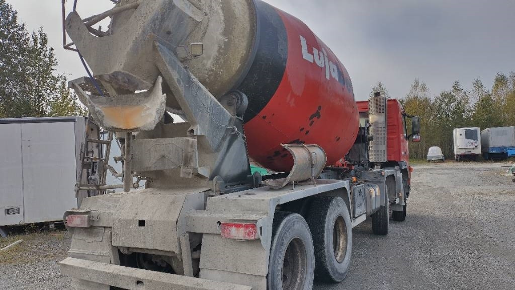 Volvo FM9 8x4 full steel,manual, mixer - Tank truck: picture 4 Volvo FM9 8x4 full steel,manual, mixer - Tank truck: picture 4