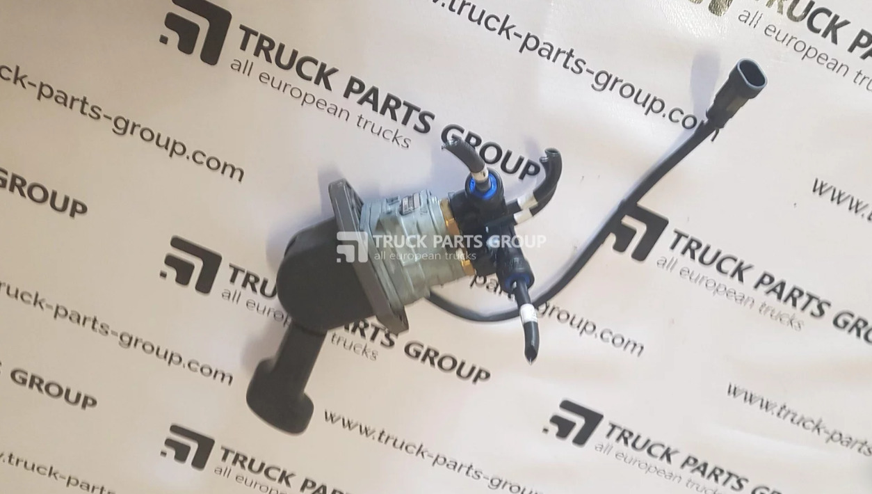 IVECO IVECO STRALIS EURO6 hand brake valve 15194, 7420532931, 7421051046, 20532931, 21051046, 2.62019, 6.15051, 35419, 35271, 06.020.4007.051, 095.291, 095/95, 11660, 1226728, 1362-2919010, 143.220-00A, 2.6 - Brake parts for Truck: picture 1 IVECO IVECO STRALIS EURO6 hand brake valve 15194, 7420532931, 7421051046, 20532931, 21051046, 2.62019, 6.15051, 35419, 35271, 06.020.4007.051, 095.291, 095/95, 11660, 1226728, 1362-2919010, 143.220-00A, 2.6 - Brake parts for Truck: picture 1