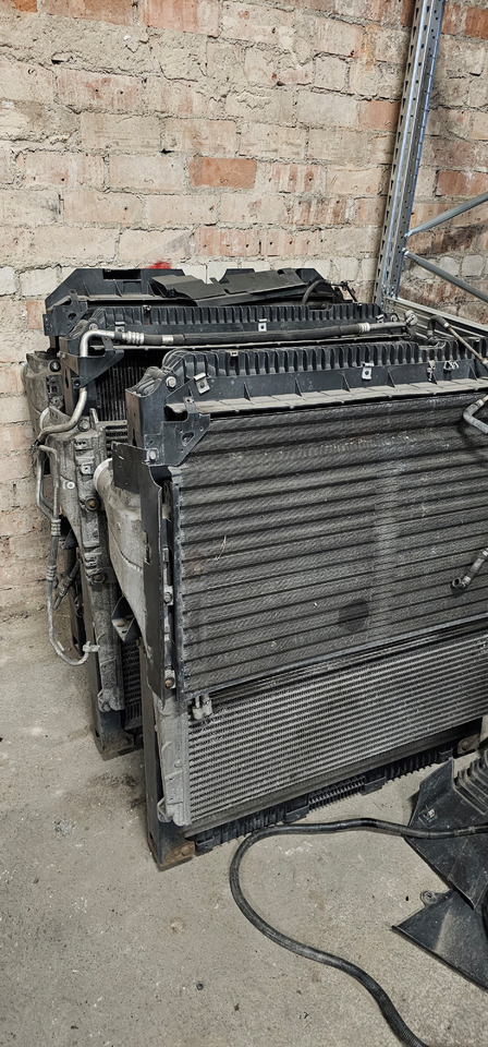 Mercedes Benz Mercedes Benz MP4 Actros EURO6 emission radiator cooling , coolant radiator, intercooler, engine cooling system 9605000002, 9605002501, 9605013801, 9605001454, 9605002217, 9605000004, 9605014103, 9605 - Radiator: picture 1 Mercedes Benz Mercedes Benz MP4 Actros EURO6 emission radiator cooling , coolant radiator, intercooler, engine cooling system 9605000002, 9605002501, 9605013801, 9605001454, 9605002217, 9605000004, 9605014103, 9605 - Radiator: picture 1