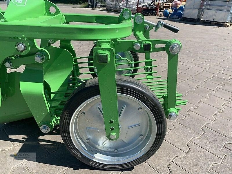 BOMET Kartoffelroder Bomet Z655/1 Kartoffel Roder Heckauswurf NEU - Potato equipment: picture 4 BOMET Kartoffelroder Bomet Z655/1 Kartoffel Roder Heckauswurf NEU - Potato equipment: picture 4