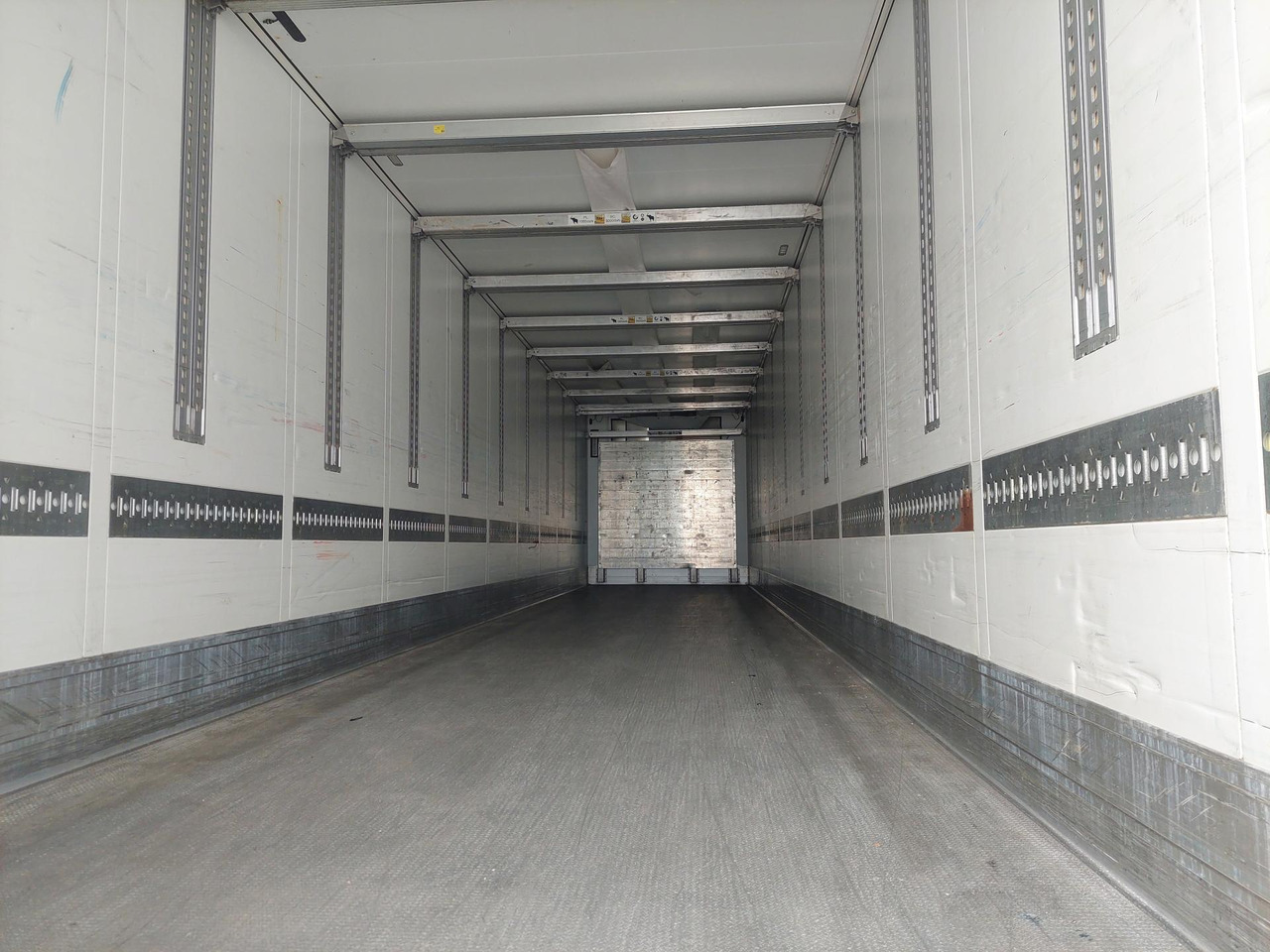 2018 Schmitz Cargobull SKO Double Deck FP 60 ThermoKing SLXi 300 Lifting Axle - Refrigerator semi-trailer: picture 3 2018 Schmitz Cargobull SKO Double Deck FP 60 ThermoKing SLXi 300 Lifting Axle - Refrigerator semi-trailer: picture 3