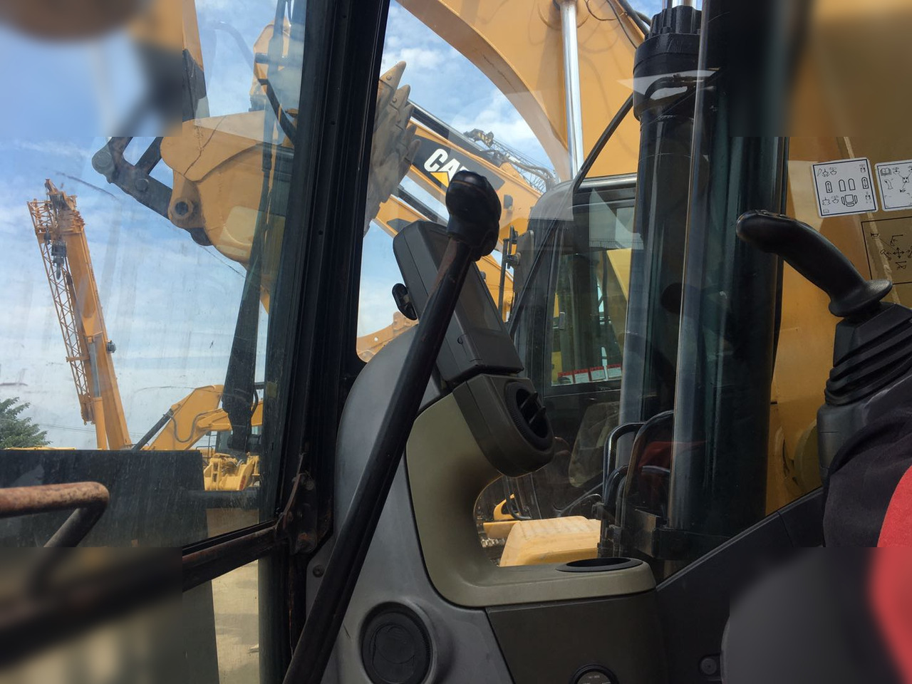 Crawler excavator CATERPILLAR 320D: picture 11 Crawler excavator CATERPILLAR 320D: picture 11