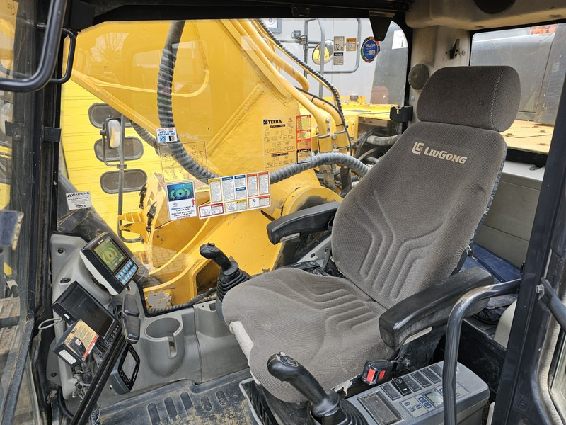 Crawler excavator LIUGONG CLG950E: picture 18