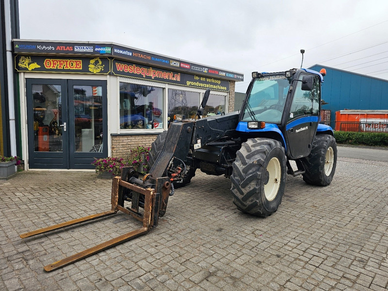 New Holland LM435A - Telescopic handler: picture 4 New Holland LM435A - Telescopic handler: picture 4