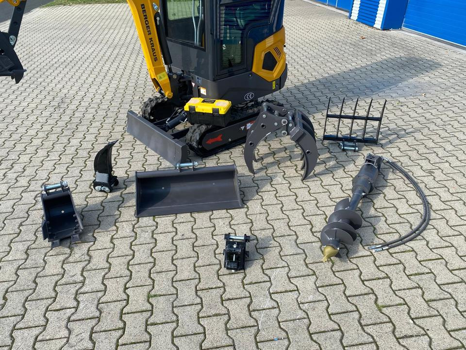 Minibagger BK1250KJSR inkl. kleinem Zubehörpaket *INKL.19% MWST*BERGER KRAUS*KUBOTA* VERSTELLFAHRWERK*SOFORT!* - Mini excavator: picture 3 Minibagger BK1250KJSR inkl. kleinem Zubehörpaket *INKL.19% MWST*BERGER KRAUS*KUBOTA* VERSTELLFAHRWERK*SOFORT!* - Mini excavator: picture 3