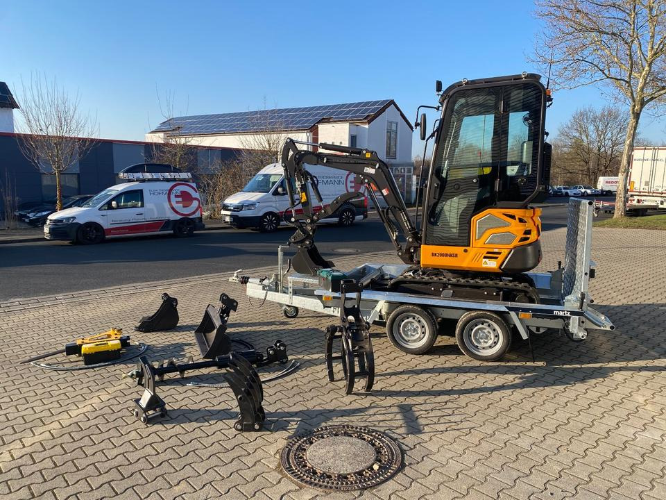 Minibagger BK2000NKSR + Tieflader + Zubehör *INKL.19% MWST*BERGER KRAUS*KUBOTA* KLIMA*SCHWENKARM*VERSTELLFAHRWERK* - Mini excavator: picture 3 Minibagger BK2000NKSR + Tieflader + Zubehör *INKL.19% MWST*BERGER KRAUS*KUBOTA* KLIMA*SCHWENKARM*VERSTELLFAHRWERK* - Mini excavator: picture 3