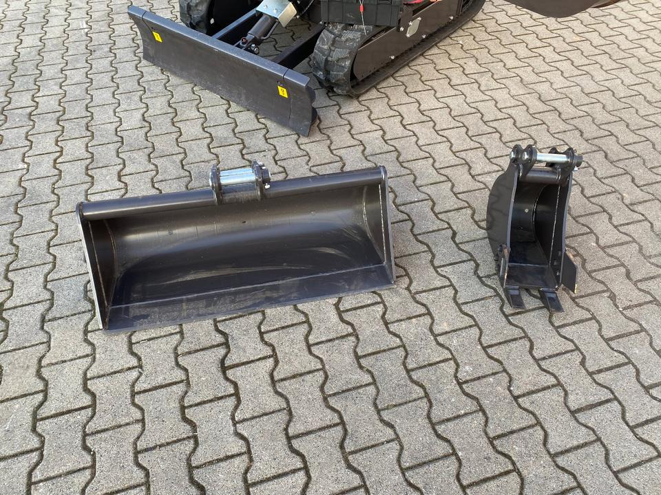 Minibagger BK2000NKSR inkl. Schaufelpaket *INKL.19% MWST*BERGER KRAUS*KUBOTA* KLIMA*SCHWENKARM*VERSTELLFAHRWERK* - Mini excavator: picture 5 Minibagger BK2000NKSR inkl. Schaufelpaket *INKL.19% MWST*BERGER KRAUS*KUBOTA* KLIMA*SCHWENKARM*VERSTELLFAHRWERK* - Mini excavator: picture 5