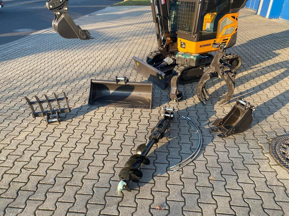 Minibagger BK2000NKSR inkl. Zubehörpaket *INKL.19% MWST*BERGER KRAUS*KUBOTA* KLIMA*SCHWENKARM*VERSTELLFAHRWERK* - Mini excavator: picture 3 Minibagger BK2000NKSR inkl. Zubehörpaket *INKL.19% MWST*BERGER KRAUS*KUBOTA* KLIMA*SCHWENKARM*VERSTELLFAHRWERK* - Mini excavator: picture 3