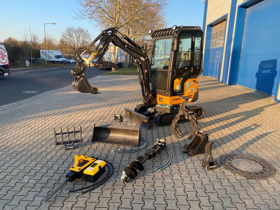 Minibagger BK2000NKSR inkl. Zubehörpaket *INKL.19% MWST*BERGER KRAUS*KUBOTA* KLIMA*SCHWENKARM*VERSTELLFAHRWERK* - Mini excavator: picture 1 Minibagger BK2000NKSR inkl. Zubehörpaket *INKL.19% MWST*BERGER KRAUS*KUBOTA* KLIMA*SCHWENKARM*VERSTELLFAHRWERK* - Mini excavator: picture 1