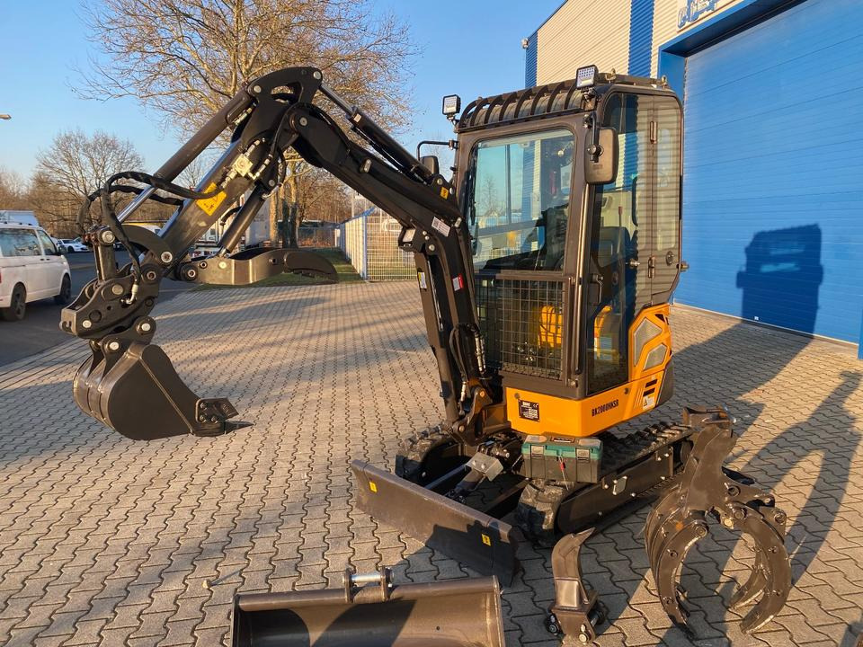 Minibagger BK2000NKSR inkl. Zubehörpaket *INKL.19% MWST*BERGER KRAUS*KUBOTA* KLIMA*SCHWENKARM*VERSTELLFAHRWERK* - Mini excavator: picture 4 Minibagger BK2000NKSR inkl. Zubehörpaket *INKL.19% MWST*BERGER KRAUS*KUBOTA* KLIMA*SCHWENKARM*VERSTELLFAHRWERK* - Mini excavator: picture 4