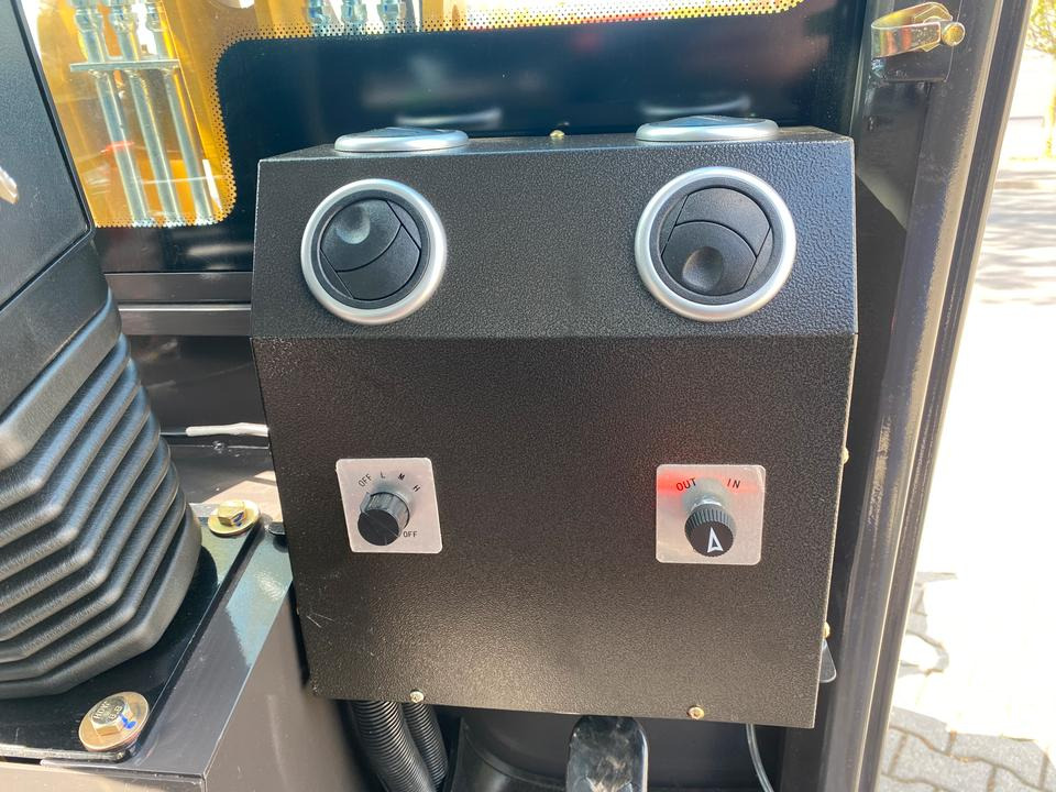 Compact loader Radlader / Hoflader BK906 mit Kabine *INKL.19% MWST*PERKINS*BERGER KRAUS*GABELPAKET*CE*EURO*: picture 15 Compact loader Radlader / Hoflader BK906 mit Kabine *INKL.19% MWST*PERKINS*BERGER KRAUS*GABELPAKET*CE*EURO*: picture 15