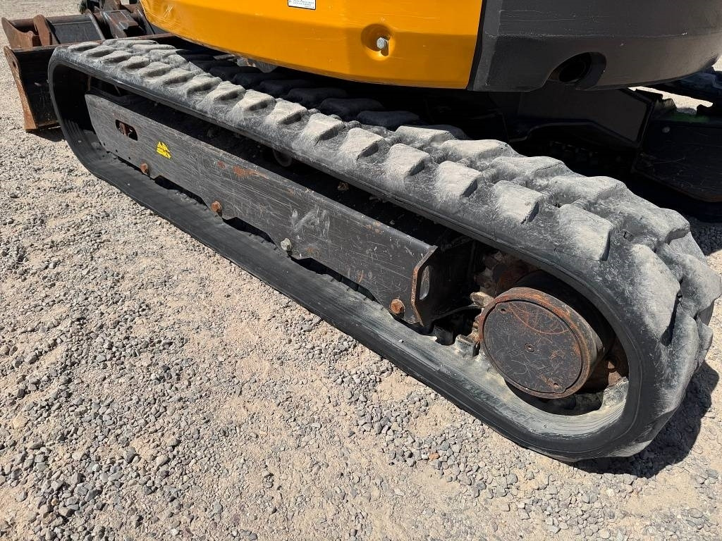 Mini excavator Kato imer HD33V5: picture 7 Mini excavator Kato imer HD33V5: picture 7