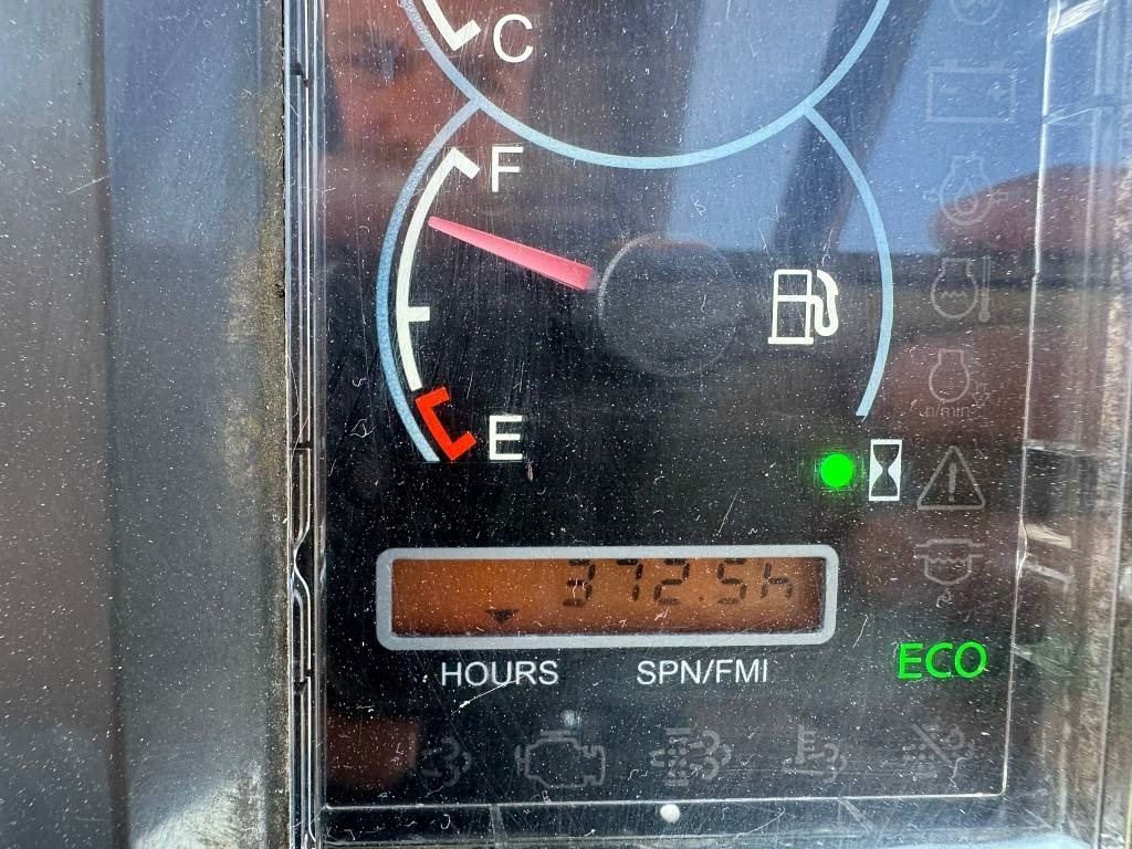 Mini excavator Kato imer HD33V5: picture 10 Mini excavator Kato imer HD33V5: picture 10